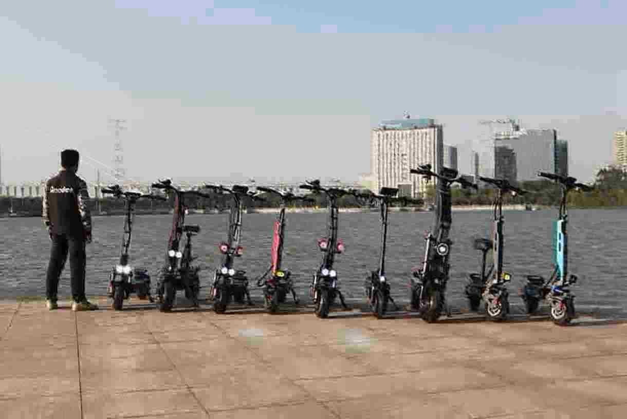 Легальныя электрычныя скутэры вытворца Легальныя электрычныя скутэры вытворца